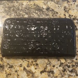 Tory Burch Patent Logo Wallet